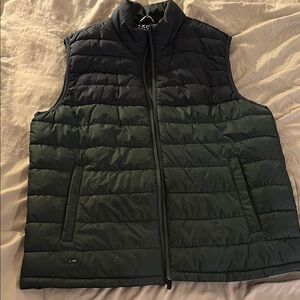 Izod Men's Two-Tone Puffer Vest
